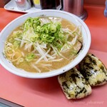 Nagahama Ichiban - もやしラーメン＋高菜おにぎり。