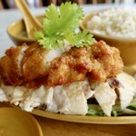 シンガポール海南鶏飯 - チキンライス　ハーフ&ハーフ　お肉増量