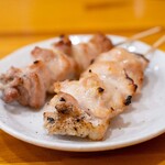 もつ焼き ふじ井 - 2024.5 信玄どりもも（198円）、ヤゲンなんこつ（198円）