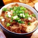 天盃 - 晩御飯2件目で、肉豆腐などなど！(＾ｰ^)ノいわゆる大衆居酒屋だが、個人的に雰囲気は好き(￣▽￣)
雑多な空気が苦手な人にはオススメ出来ない(
