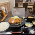 ごちそうとんかつ 豚の恵み - 厚切りリブロースかつ定食（3,000円）