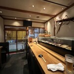 Sushi Dokoro Takatora - 昔ながらのお寿司屋さんという感じで落ち着く。