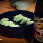 五十番 - 焼き餃子とラガー。