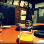 五十番 - 年季の入った店内。