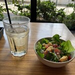 ブッチャーズテーブル - ジンジャーエールとセットサラダ