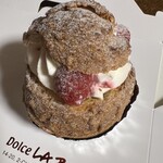 Dolce LA BETTOLA - ラズベリーのシュークリーム