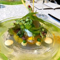 シャトー　ラ・パルム・ドール - ◉前菜
                    　春野菜と海老・帆立・蛍イカのタワー
                    　　☘️春らしいカラーでまとめた前菜は、
                    　　　感動でした❤️