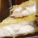 Hakata Tempura Takao - お魚、イワシとぶり？ぶり？の断面。食べやすい。