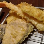 Hakata Tempura Takao - 魚②、アンコ、えび②、後ろ玉ねぎ