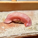 匠 進吾 - 金目鯛の昆布〆。
      これも旨味がきれいで、柔らかい美味しさ。