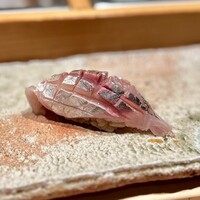 匠 進吾 - 長崎の鯵。弾力というより、旨味が魅力。
                    こうしてみると、鯵もいろいろあって面白い(^^)