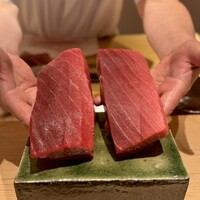 鮨 華 - 鮪の部位の違いを説明していただきました