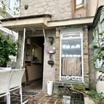 ピオニーズティールーム - 店舗入口