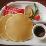 ステーキハンバーグ＆サラダバーけん - キッズパンケーキプレート…399円