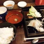 Akatankoriyouriya - ランチ(500円)　ハンバーグと刺身、茶碗蒸し、お吸い物、食後のコーヒー付き