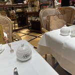 TWG Tea Salon & Boutique in the Gardens - 内観