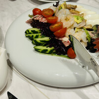 R1 TOKYO Bar&Restaurant - コブサラダ　1つ1つの食材が輝いて一口毎に幸せを感じる、、。しかもボリューミーで素晴らしい。