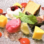 本格イタリアンレストラン Bel e Moco - ベルエモコ スペシャルデザート盛り合わせ