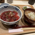 近藤めしの助 - マグロ漬け丼