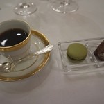 綱町三井倶楽部 - コーヒー、小菓子