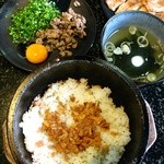 あみやき亭 - 石焼ガーリックビビンバ(スープ付)609円