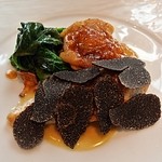 ラ メゾン ドゥ グラシアニ - しっとりロティしたプーサンの胸肉とそのもも肉のコンフィ　ちぢみほうれん草のトンべを添えて