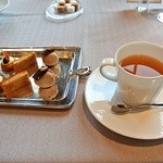 ラ メゾン ドゥ グラシアニ - 紅茶とプティフル