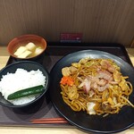 TEPPEN - 豚焼きそば＋ご飯小とみそ汁