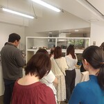 MARUICHI BAGEL - 店内（女子率高し）