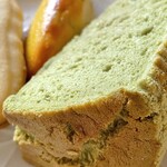 ピーターパン - パウンドケーキ(抹茶)¥150外　ふわもちしっとり。安い。品切れで大抵16時には閉店しているとのこと。