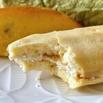 ピーターパン - クリーム入クッキー¥140外　クリームをサンドしているクッキー。品切れで大抵16時には閉店しているとのこと。