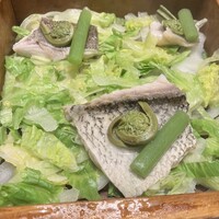 ダイナミックキッチン＆バー 燦 大阪店 - 天然鯛と生若布の水煙蒸し