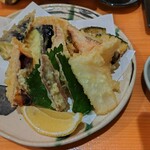 Kinani Zaka Ya Shin - 野菜と魚の天ぷら。盛り盛り！