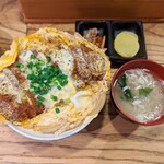 とんかつ めし処 長屋 - カツ丼（並）900円