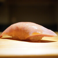 佐野鮨 - ◇中トロ
                    滑らか且つ艶やかな極上のフォルム。