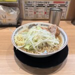 ラーメン 豚山 北千住東口店 - 小ラーメン900円に野菜少なめショウガ