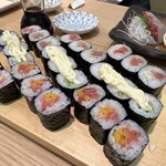 Hide Zushi - 手前トロたく・えびマヨ・ネギトロ