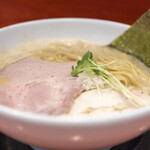 Takaramen Ebisumaru - 濃厚鶏白湯大盛り（850円＋110円）。