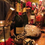 河内カルメン - 7周年おめでとう！お祝いでシャンパンが入ります・・・
