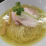 らあめん サンド - 比内地鶏とシャモロックの塩らあめん（大盛・アップ）