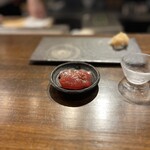 おまかせ寿司 すしのすけ - カツオ　玉ねぎ醤油