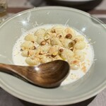 248062770 - ゴルゴンゾーラとローストナッツのじゃが芋のニョッキ　ハチミツがけ