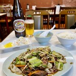  スンガリー飯店 - ニラレバ炒め定食と瓶ビール