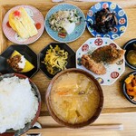 おともトごはん おかもト食堂 - 