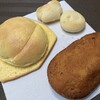 Abeille - バターブレッド(160円)、カレーパン(340円)、おまけパン。