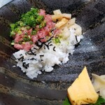Sakana To Sumibi San Kaisen - トロタク丼風。