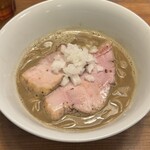 いかれたヌードル フィッシュトンズ - マイルド煮干しラーメン