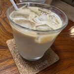腰越珈琲 - アイスカフェラテ