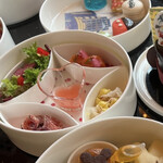 ハイピリオン・ラウンジ - ミニーちゃんのサラダボックス