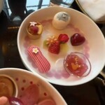 ハイピリオン・ラウンジ - 夢夢しいピンクのスイーツたち